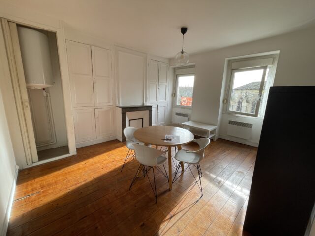 Appartement T2 de 38 m² vendu place Sainte-Eulalie à Bordeaux